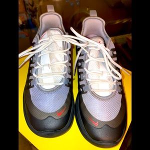 Air Max Axis Sneakers